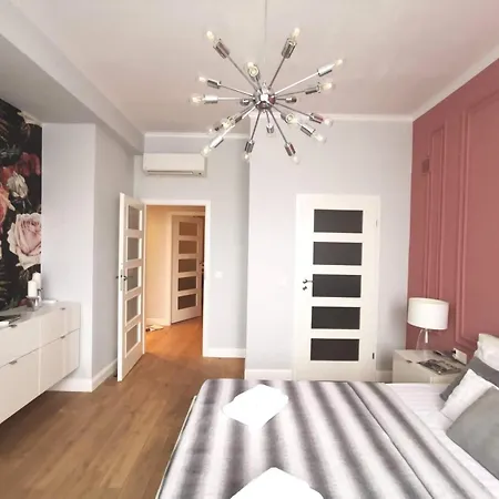 Unitapartament Delux: Elegant Warsaw Center Stay Near Zbawiciela Square Exterior photo