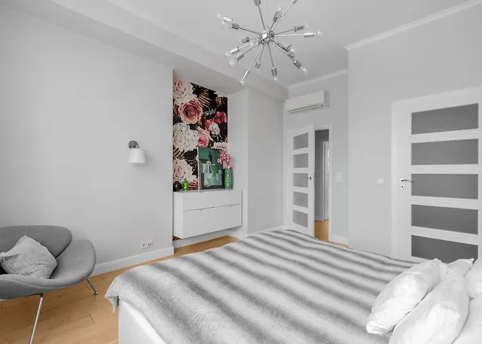 Unitapartament Delux Warszawa Centrum Blisko Plac Zbawiciela Hala Koszyki Metro Politechnika Jest To Elegancki I Wygodny Apartament Na Noclegi I Pobyt W Warszawie - Zapraszamy