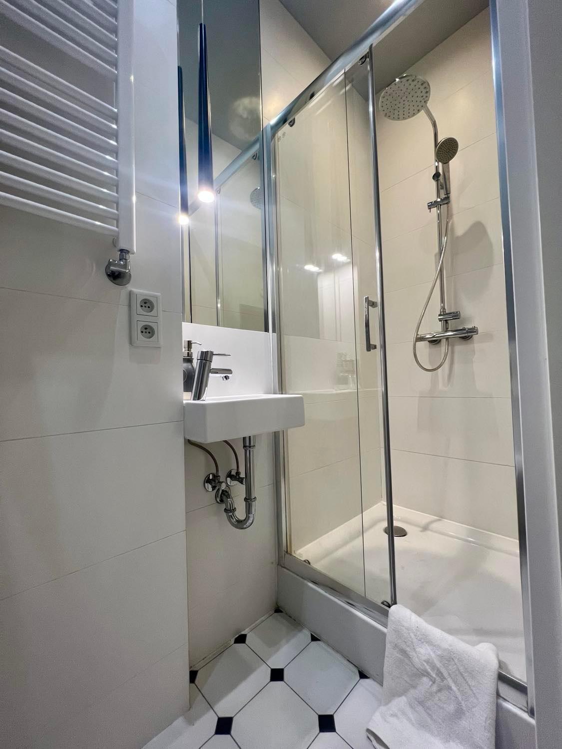 Unitapartament Delux Centrum Blisko Plac Zbawiciela Hala Koszyki Metro Politechnika Jest To Elegancki I Wygodny Na I W Warszawie - Zapraszamy * Warszawa